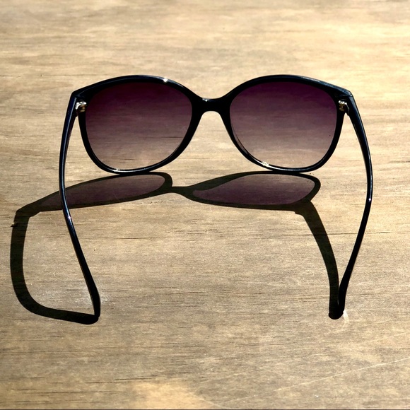 Michael Kors Black Sunglassess - Picture 1 of 5